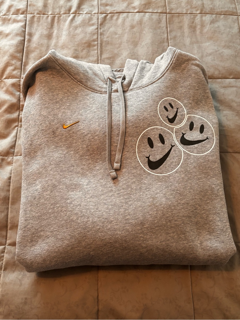 Nike Men’s Gray Crewneck Sweatshirt with gold Swoosh & Smiley Graphic